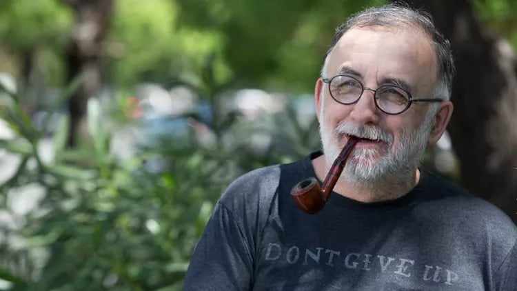 Θάνος Μικρούτσικος